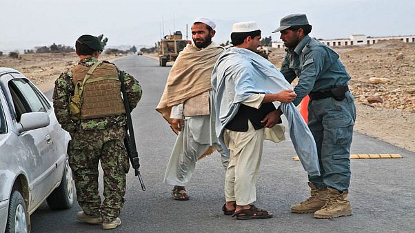 واکنش دولت و مردم افغانستان به سیلی یک نماینده مجلس به گوش مامور پلیس واکنش دولت و مردم افغانستان به سیلی یک نماینده مجلس به گوش مامور پلیس