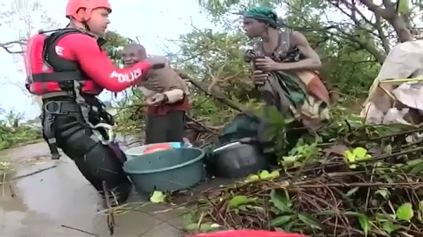 Cyclone Idai : au moins 300 morts au Mozambique et au Zimbabwe Cyclone Idai : au moins 300 morts au Mozambique et au Zimbabwe