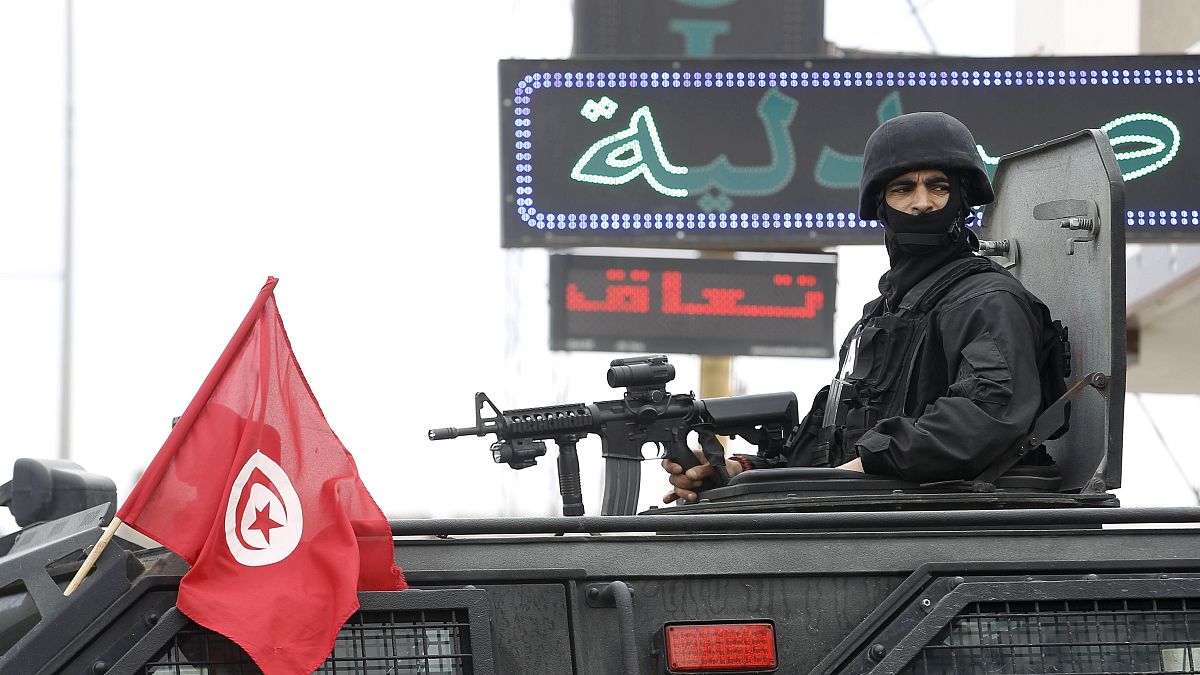 دورية مؤللة للقوات التونسية 