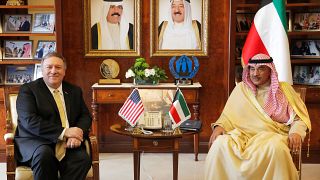 وزير الخارجية الكويتي الشيخ صباح الخالد الصباح (يمينا) مع نظيره الأمريكي