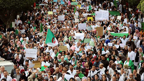 رئیس ستاد کل ارتش الجزایر: تظاهرات بر ضد بوتفلیقه با «اهداف ناب» همراه است رئیس ستاد کل ارتش الجزایر: تظاهرات بر ضد بوتفلیقه با «اهداف ناب» همراه است
