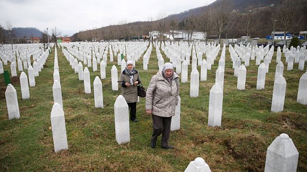 Kriegsverbrechen: Lebenslange Haft für Radovan Karadžić (73) Kriegsverbrechen: Lebenslange Haft für Radovan Karadžić (73)