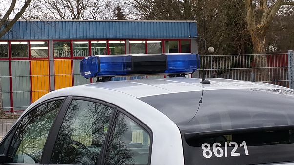 Tödliche Messerstecherei in Leverkusen: 3 Verdächtige geflüchtet Tödliche Messerstecherei in Leverkusen: 3 Verdächtige geflüchtet