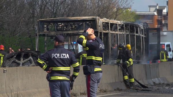 Attacke gegen Schulbus in Mailand: 50 Kinder fliehen in Panik Attacke gegen Schulbus in Mailand: 50 Kinder fliehen in Panik