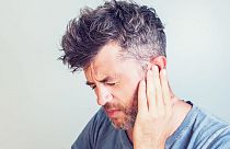 معلومة قد تجعلك تتوقف عن استخدام "أعواد تنظيف الأذن"