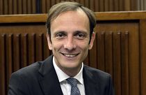 Político italiano contra la vacunación obligatoria contrae varicela