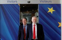 Corbyn défend "son" Brexit à Bruxelles