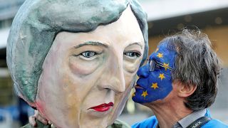 بروكسل: نشطاء يحتجون على قمة البريكست بالمجلس الاوروبي