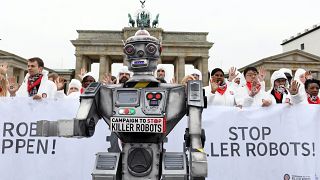 Berlin: Protest gegen autonome Waffensysteme