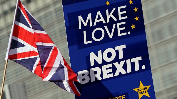 Brexit: Τα «δύο σενάρια» και μία προθεσμία στη Βρετανία! Brexit: Τα «δύο σενάρια» και μία προθεσμία στη Βρετανία!