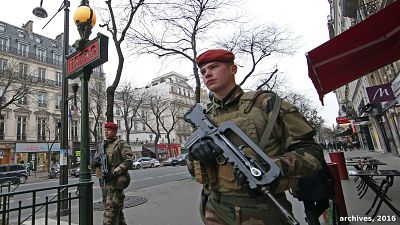 Macron moviliza al Ejército para las protestas de chalecos amarillos