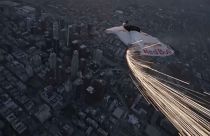 پرواز بت‌من‌ بر فراز لس‌آنجلس طبق رسم بهاری