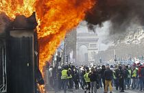 فرانسه برای مهار ناآرامی ها از نیروهای نظامی ضد ترور استفاده می کند