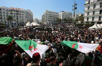 الجزائر: الشارع يواصل الضغط ويطالب بوتفليقة بالرحيل