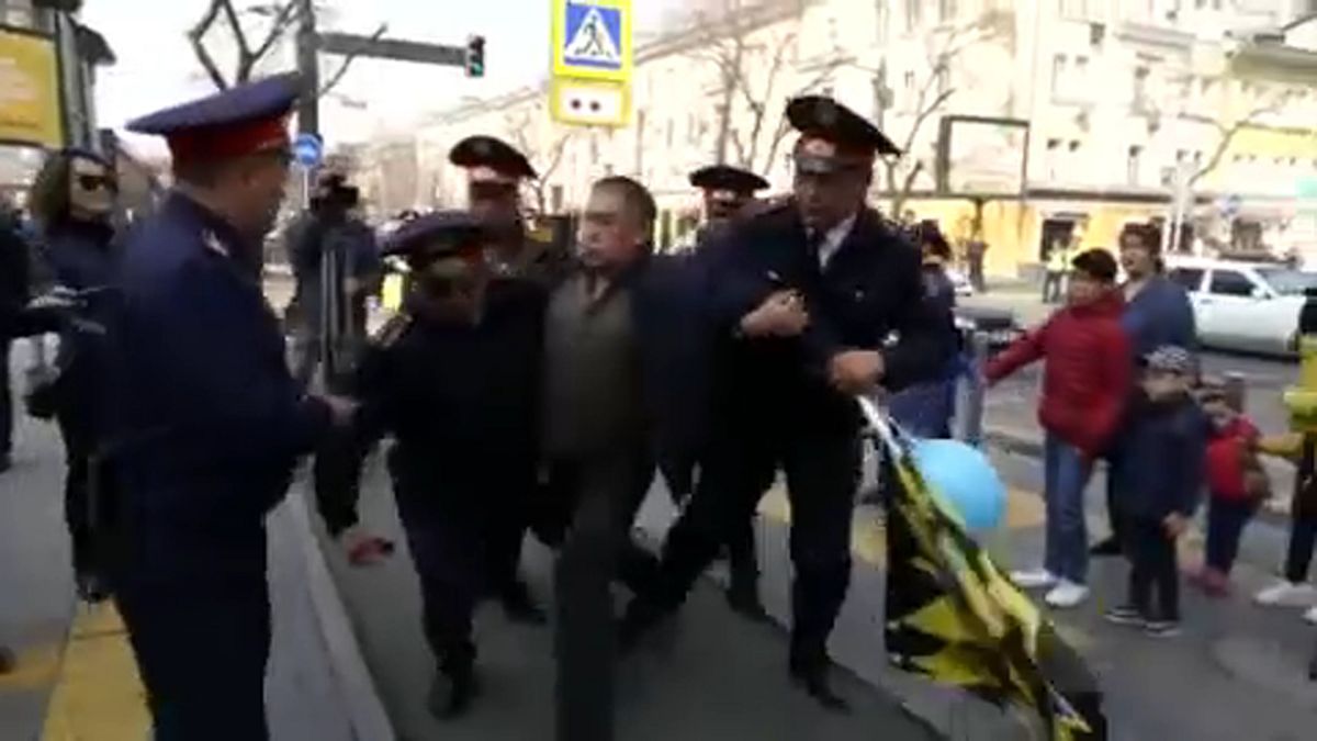 Decenas de manifestantes detenidos en Kazajistán
