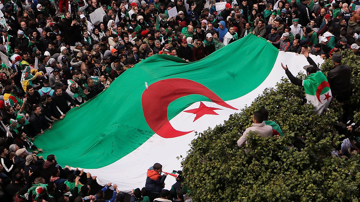 Si sgretola il sistema algerino, ex fedelissimo abbandona Bouteflika