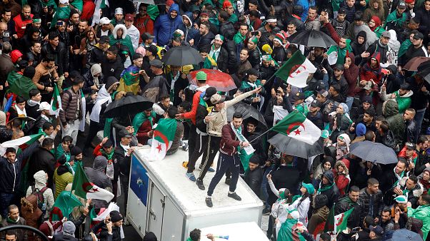 Un mes de protestas en Argelia con miles de personas en las calles Un mes de protestas en Argelia con miles de personas en las calles