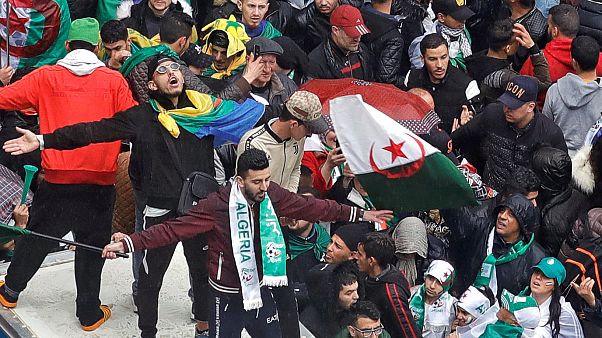 Hunderttausende protestieren in Algerien Hunderttausende protestieren in Algerien