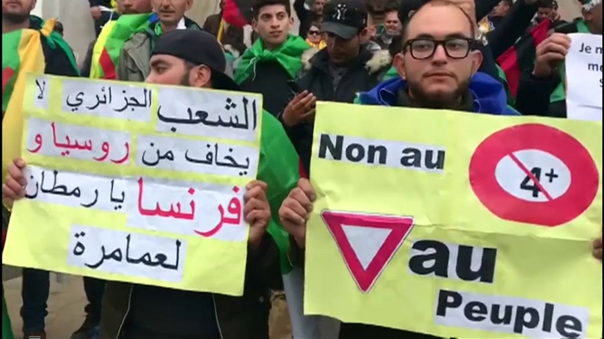 Algeria, di nuovo in piazza contro il presidente Bouteflika