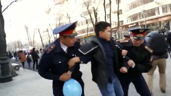 Kazakistan: Astana cambia nome, proteste e arresti Kazakistan: Astana cambia nome, proteste e arresti
