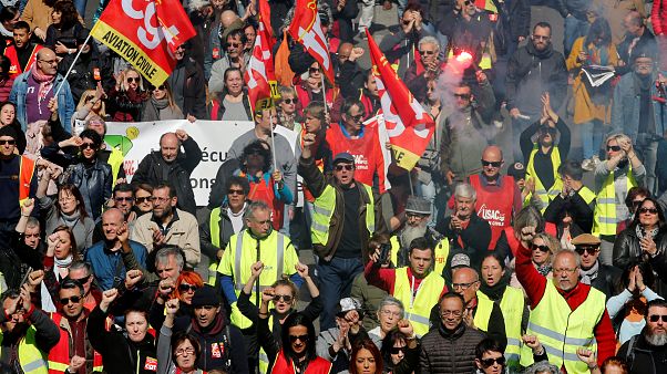 Γαλλία: Απαγορεύτηκαν συγκεντρώσεις των Κίτρινων Γιλέκων Γαλλία: Απαγορεύτηκαν συγκεντρώσεις των Κίτρινων Γιλέκων