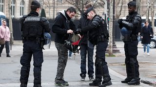 Katonák is támogatják a rendőröket Párizsban