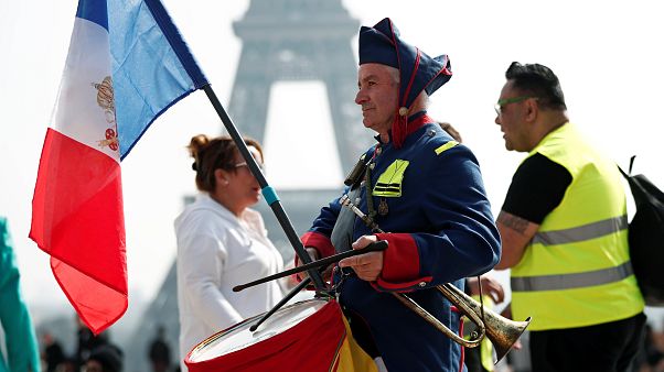 Macron mobiliza força antiterrorismo em Paris Macron mobiliza força antiterrorismo em Paris