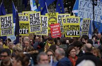 Milhares manifestam-se em Londres por um novo referendo do Brexit
