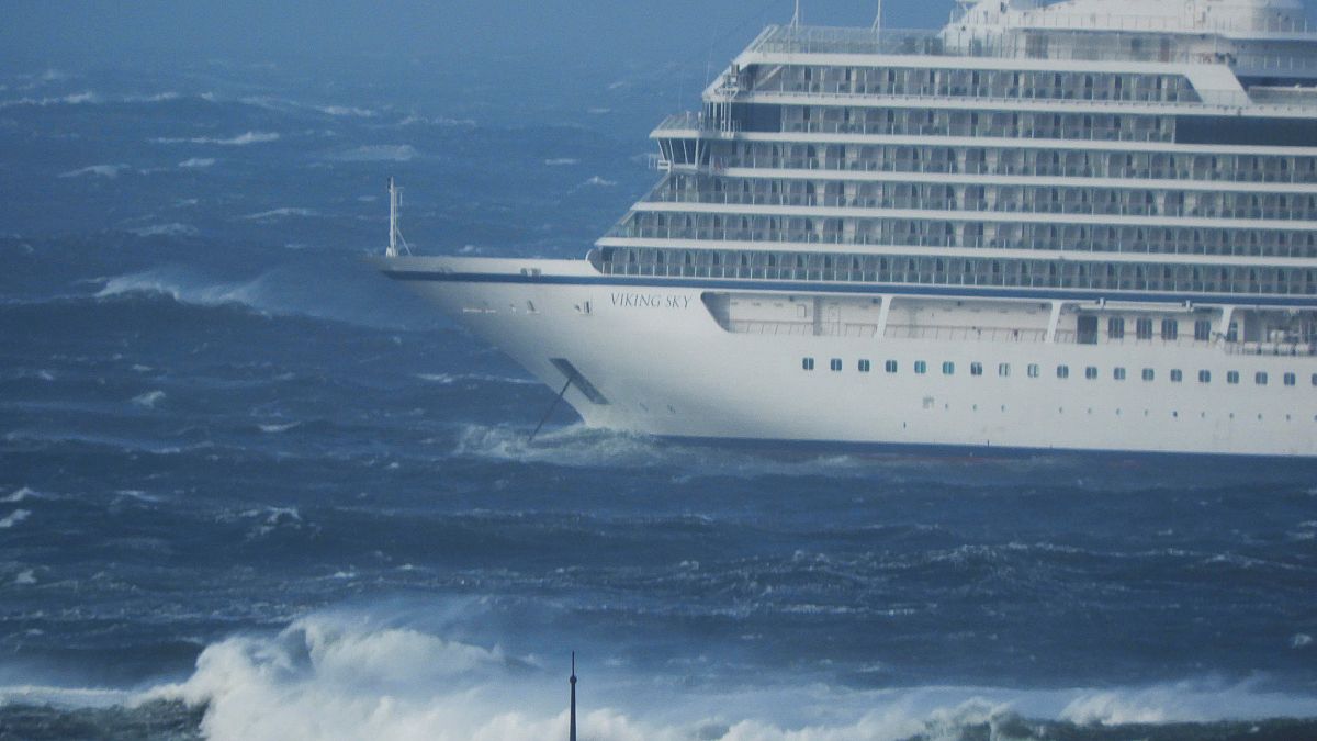 Norway cruise ship: Disaster-dodging Viking Sky’s engines ‘failed due to low oil levels’