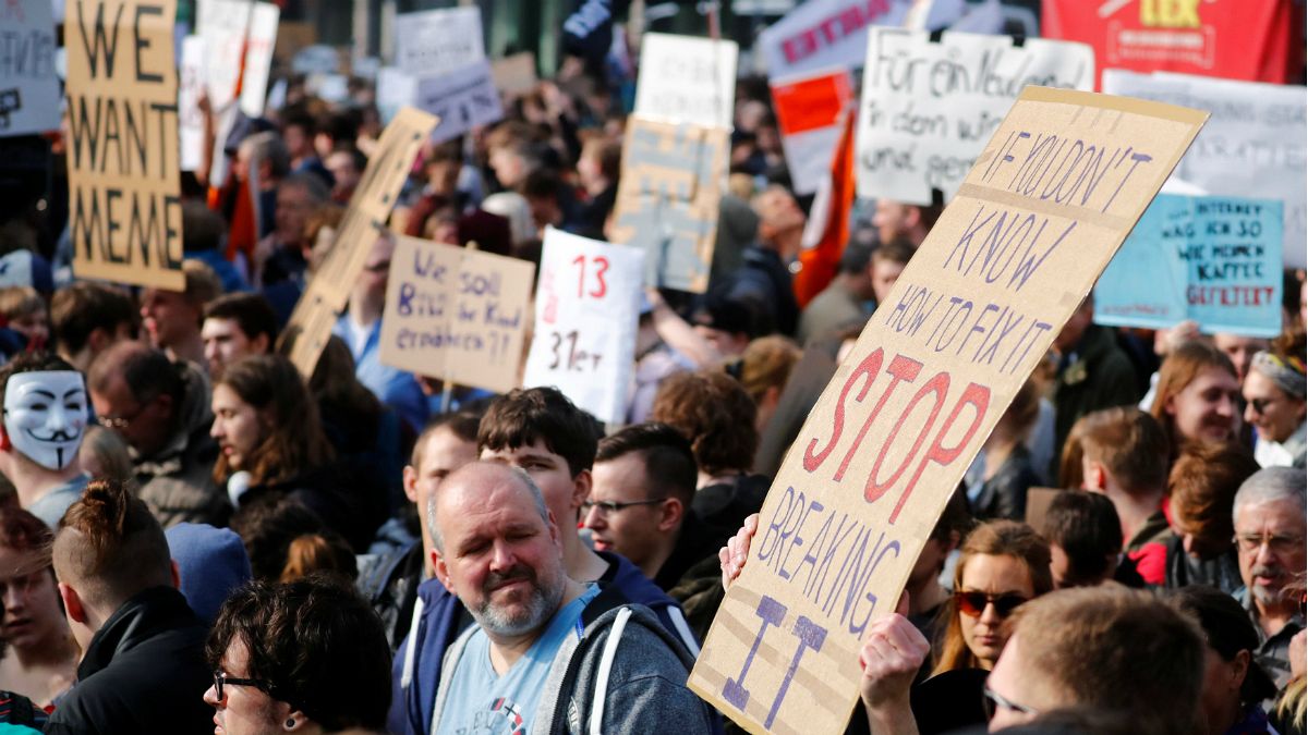 منتقدان لایحه اصلاح قانون کپی رایت اینترنتی در اروپا تظاهرات کردند
