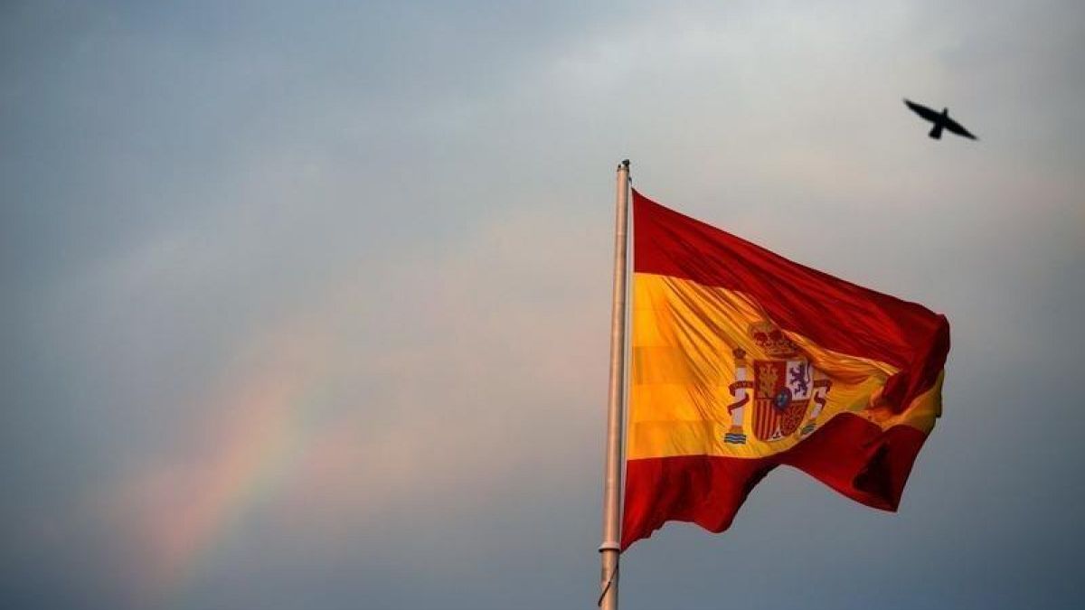 Spain's Socialists lead latest poll but fall short of majority