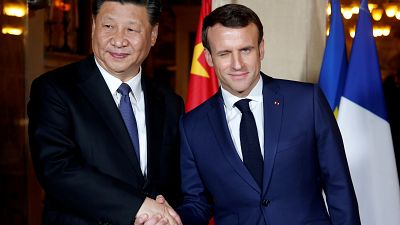 Le président français E. Macron avec le président chinois Xi Jinping