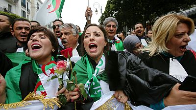 Paris'teki Cezayirliler Buteflika karşıtı gösteride buluştu