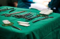 تسجيل حالة وفاة جديدة لرضيع خضع لعملية ختان في بيت والديه في إيطاليا