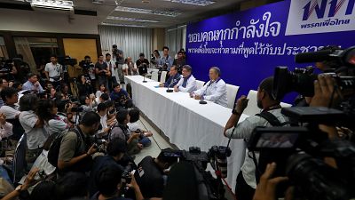 Tailândia: Partido pró-militar assume vitória