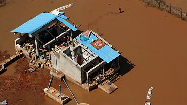 Uma casa destruída pelo Idai nas margens do rio Búzi
