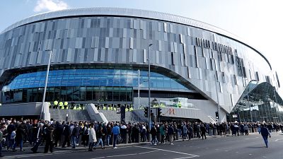 Tottenham abre novo estádio aos adeptos