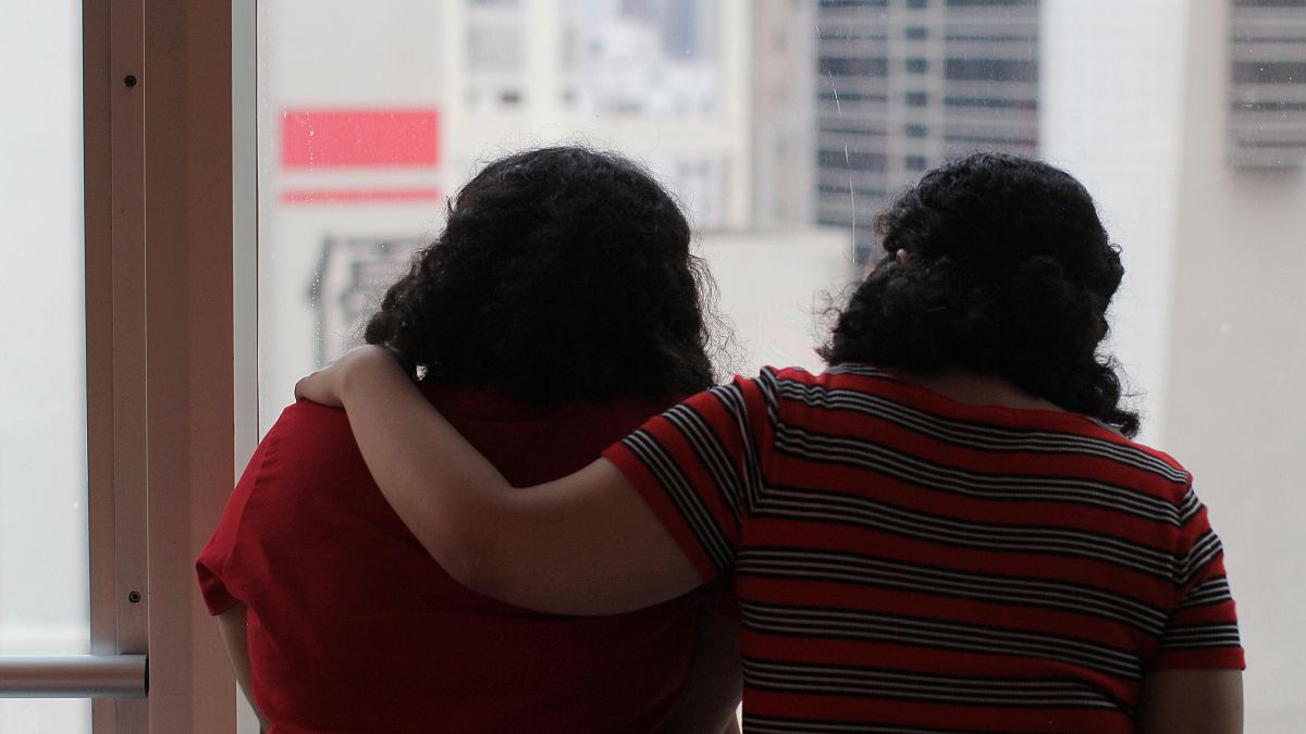 شقيقتان سعوديتان هربتا من أسرتهما في هونج كونج يوم 20 مارس آذار 2019