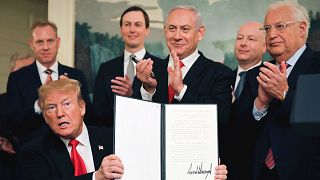 Trump, Golan Tepelerini resmen İsrail toprağı olarak tanıdı 