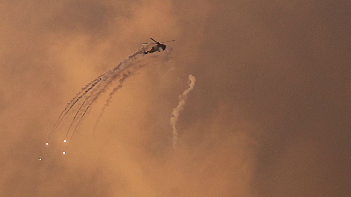 Hamász célpontok bombázásába kezdett Izrael a Gázai övezetben