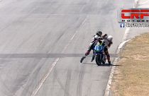 Pilotlar motosiklet yarışında yumruklu kavgaya tutuştu