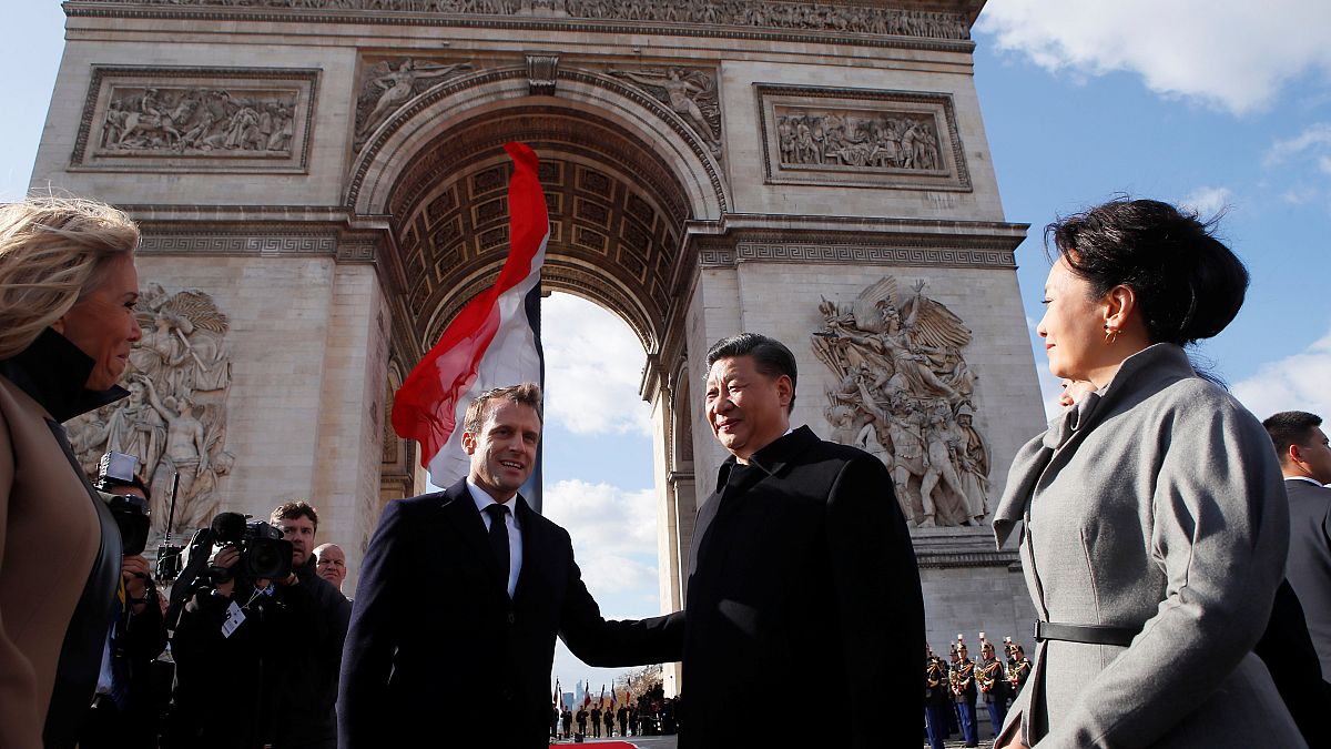 Presidents Xi and Macron leave the Arc de Triomphe in Paris