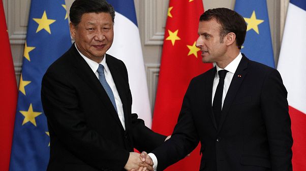 Presidente chinês assina acordos comerciais com Macron Presidente chinês assina acordos comerciais com Macron
