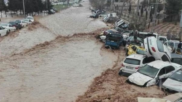 Al menos 18 muertos y cerca de 100 heridos en inundaciones en Irán Al menos 18 muertos y cerca de 100 heridos en inundaciones en Irán