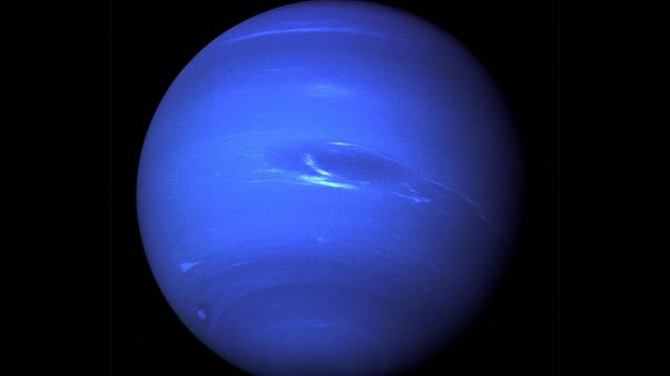 Hubble zeigt Riesensturm auf Neptun mit 11.000 km Durchmesser Hubble zeigt Riesensturm auf Neptun mit 11.000 km Durchmesser