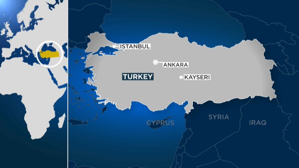 Schüsse am Flughafen Kayseri: 2 Polizisten verletzt