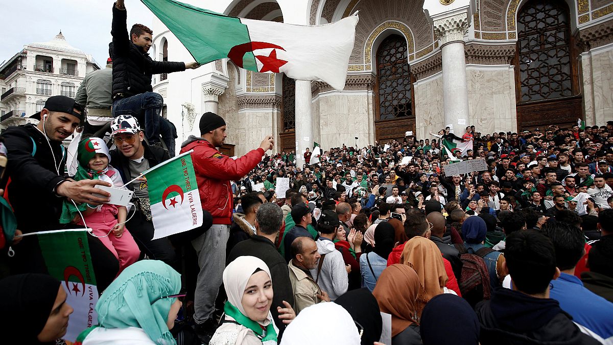 Algeriens Armeechef stellt sich auf die Seite der Proteste