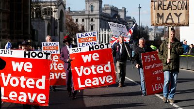 El Parlamento británico vota un plan B para el Brexit