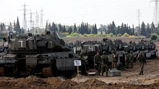 Csapatokat vezényelt Izrael a gázai határhoz 