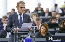 Tusk pede a eurodeputados para não "traírem" britânicos anti-Brexit